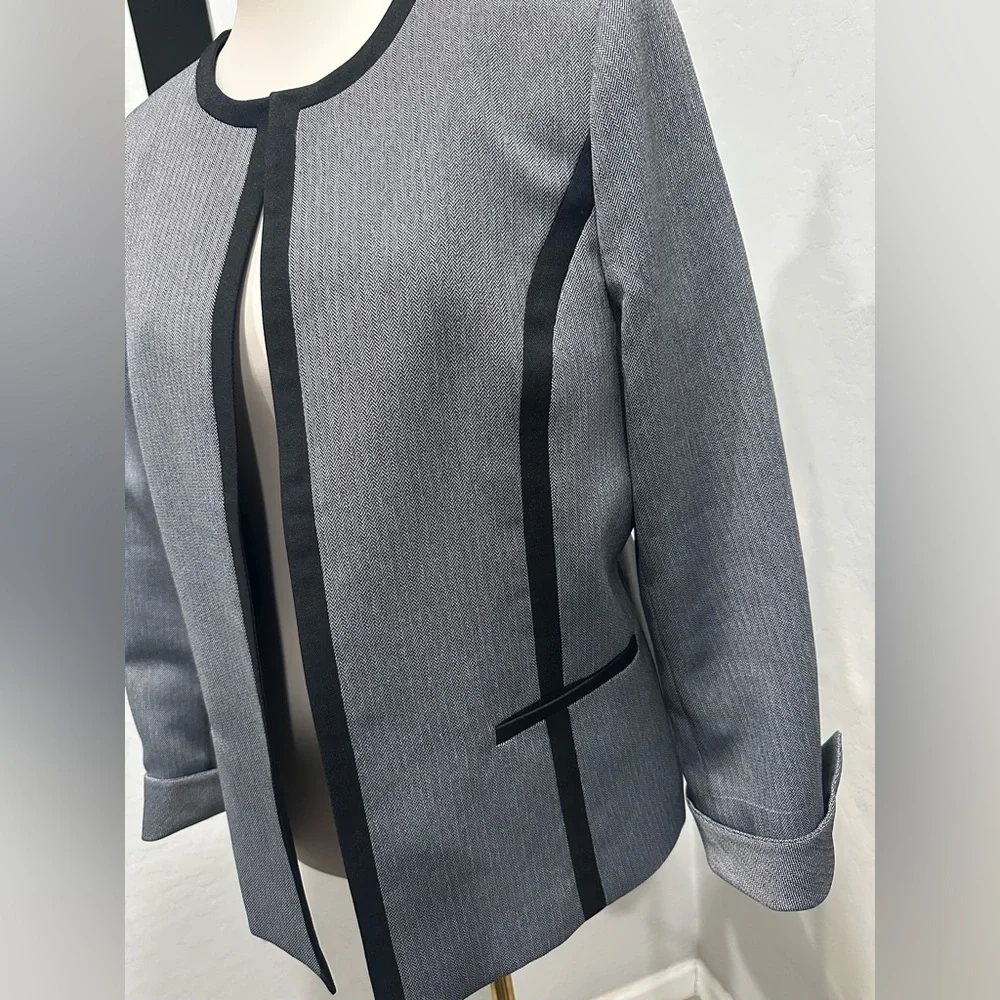 Black Label by Evan-Picone Women's Grey‎ blazer with black accents.